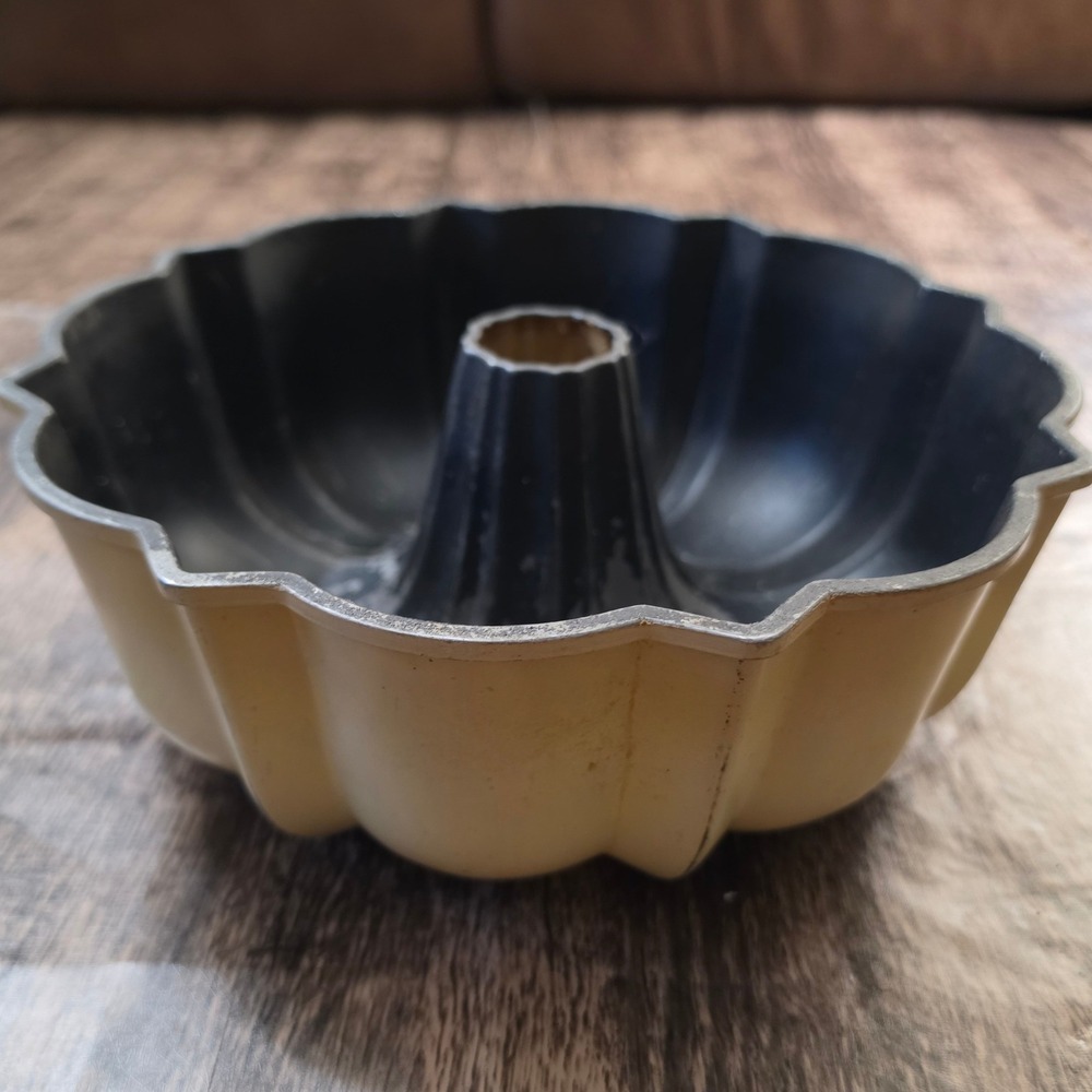 NORDIC WARE Bundt Pan Kitchen 10 inch Yellow Vintage Cast Aluminum Fluted Mold